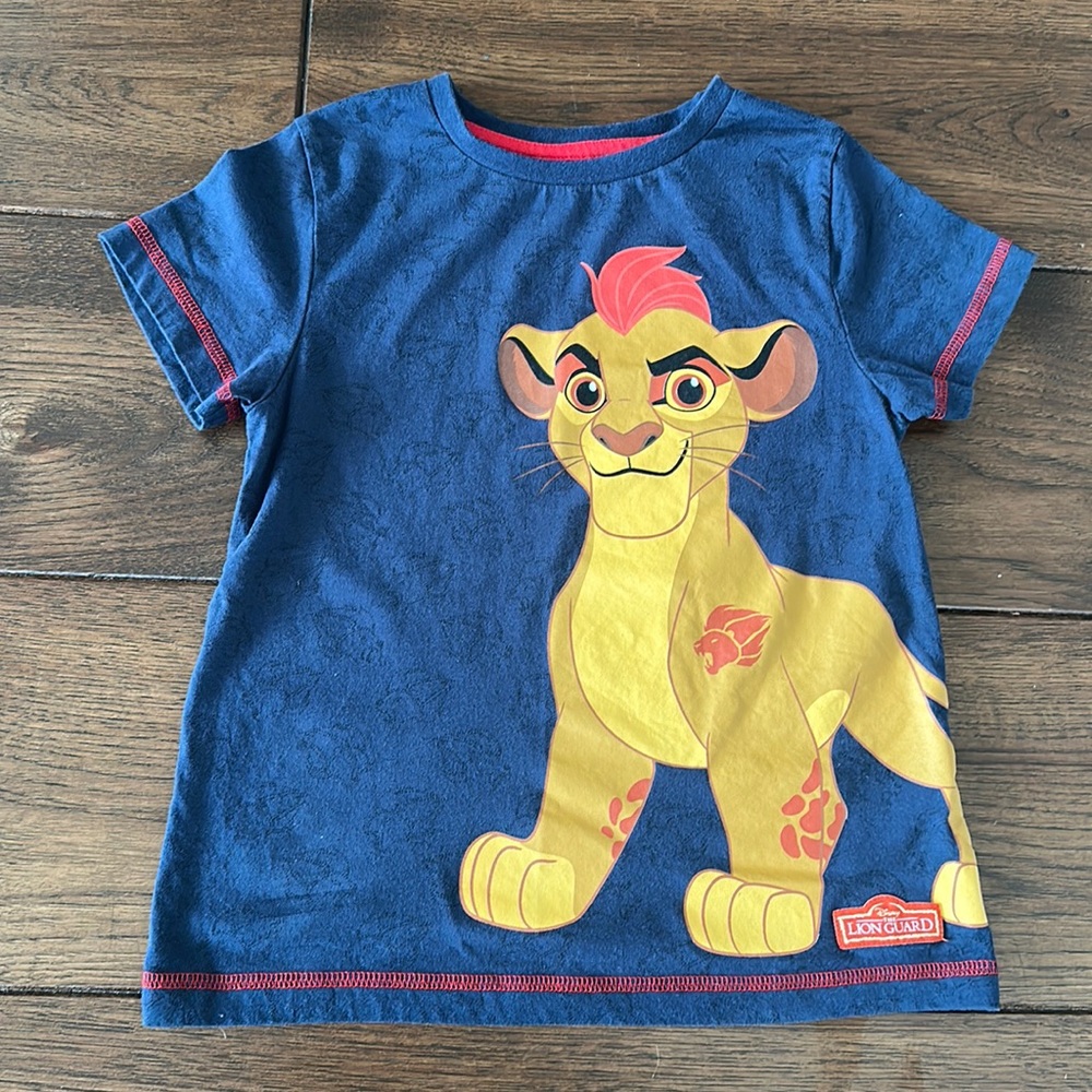 Lion King t-shirt size XS.